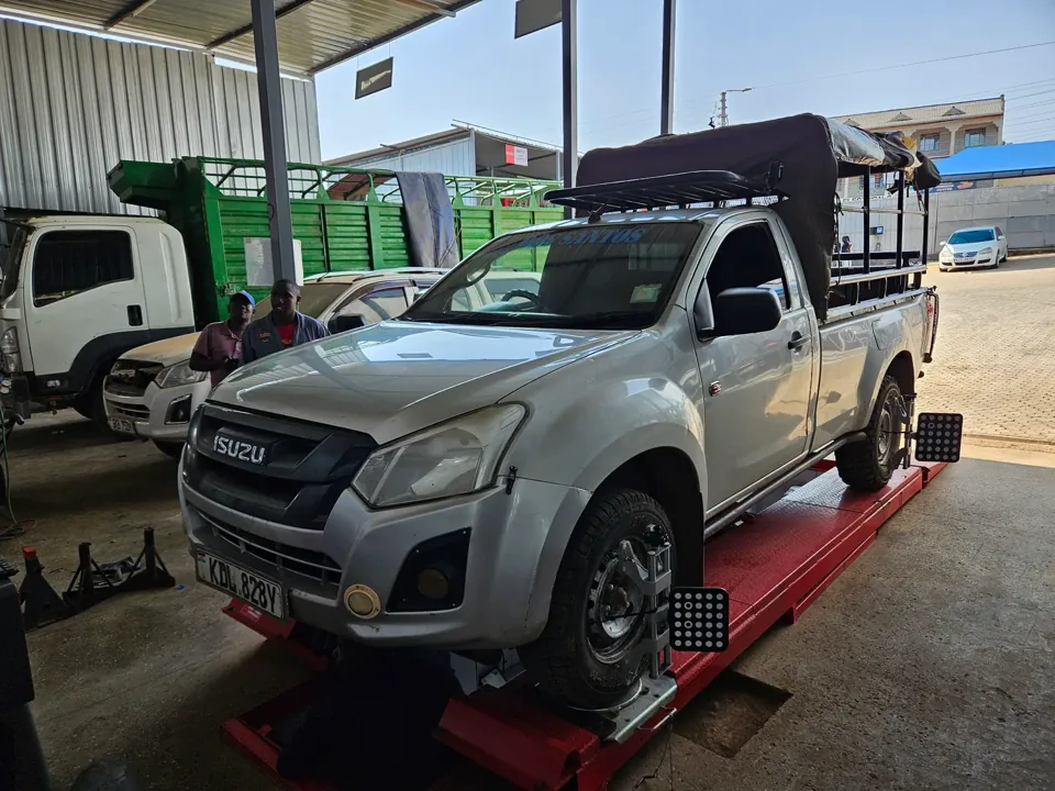 4-wheel alignment. Geometry corrected on the rig